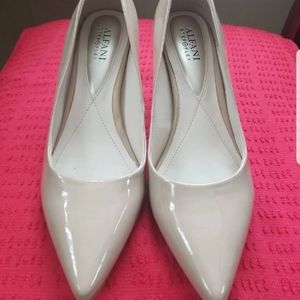 Nude pumps 6/12
